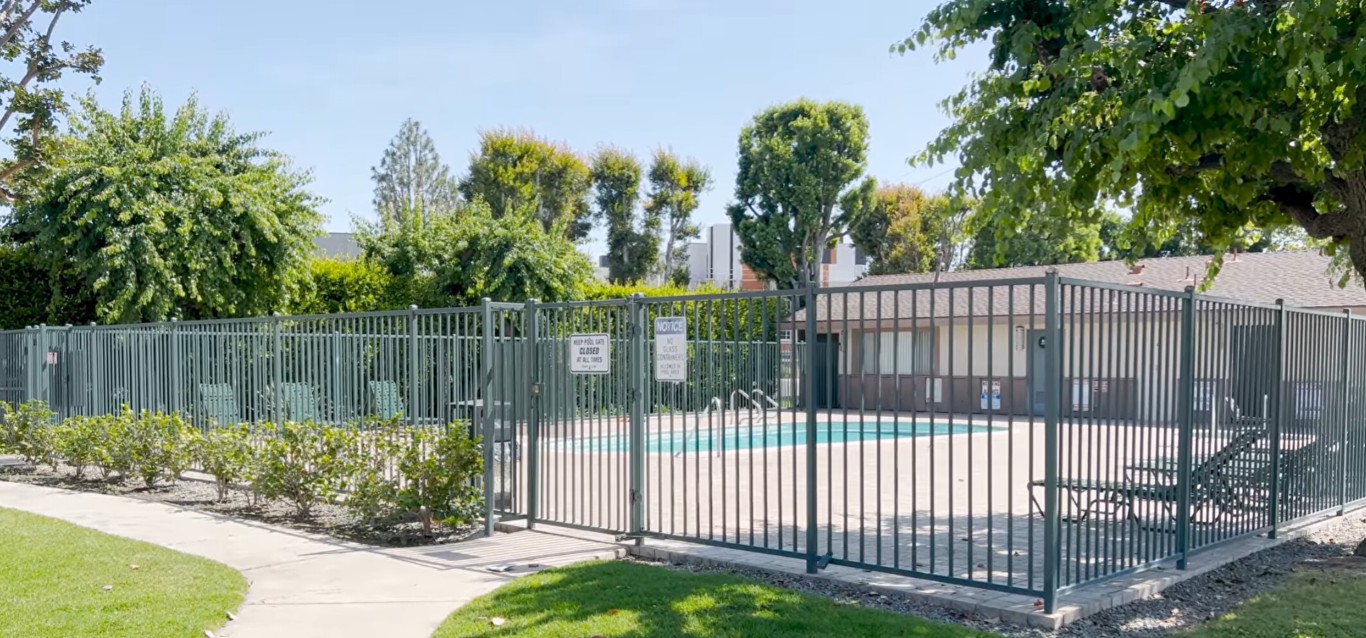 Aluminum fence installation in Santa Clara